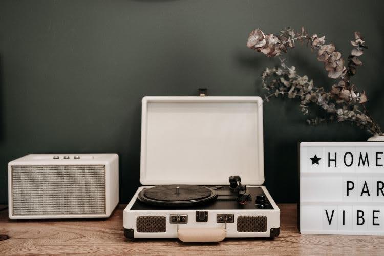 How to Connect a Turntable to Bluetooth Speakers