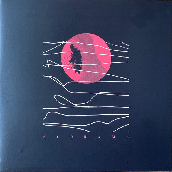 Møl – Diorama – Release:e9b4a9d0-1d08-4fdc-9dfc-e760610ad688 (cover)